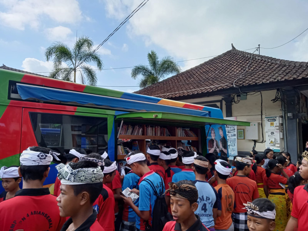 Perpustakaan Keliling dalam rangka HUT ke 37 SMP N 4 Abiansemal
